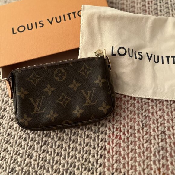 Louis Vuitton Mini Pochette Monogram - Picture 1 of 10